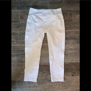 Lululemon - White - Cropped